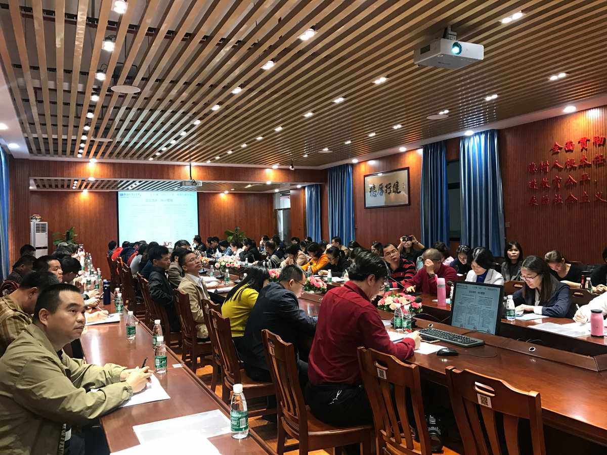 员工在自我提升中如何利用商务培训